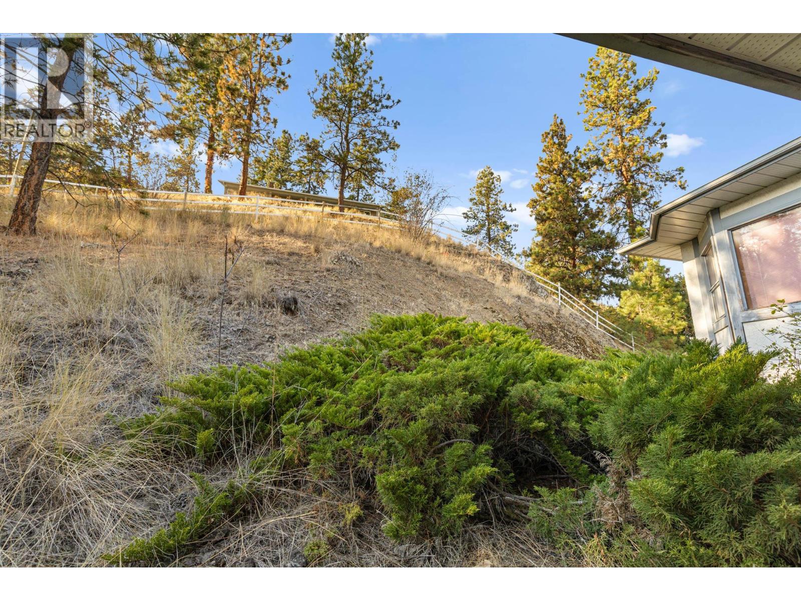 Picture for 320 Moubray  Road https://www.cirrealty.ca/reb/bc/8/10366608_51.jpg