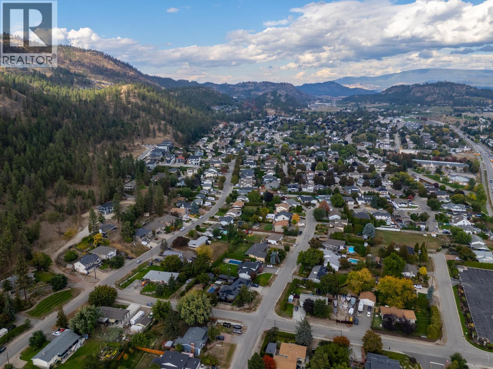 Picture for 320 Moubray  Road https://www.cirrealty.ca/reb/bc/8/10366608_55.jpg