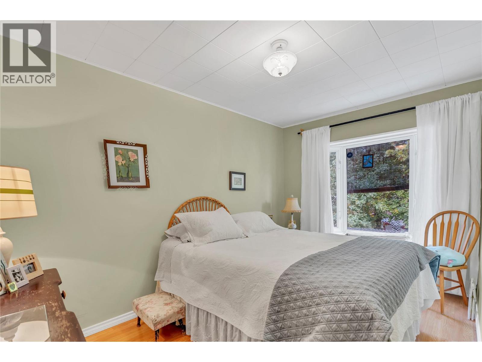 Picture for 956 Kilwinning  Street https://www.cirrealty.ca/reb/bc/8/10366698_13.jpg