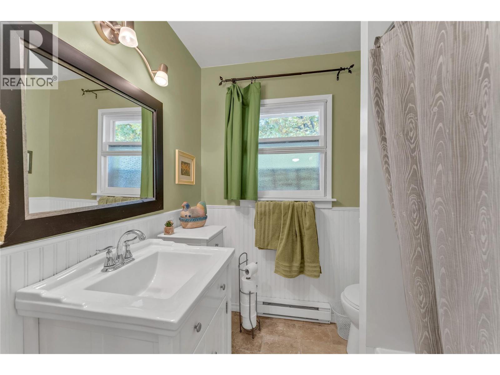 Picture for 956 Kilwinning  Street https://www.cirrealty.ca/reb/bc/8/10366698_15.jpg
