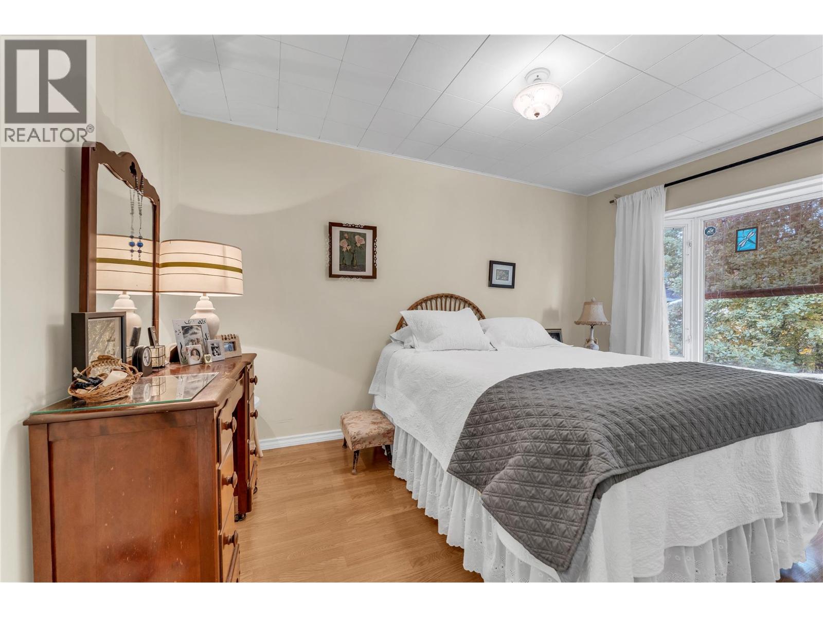 Picture for 956 Kilwinning  Street https://www.cirrealty.ca/reb/bc/8/10366698_16.jpg