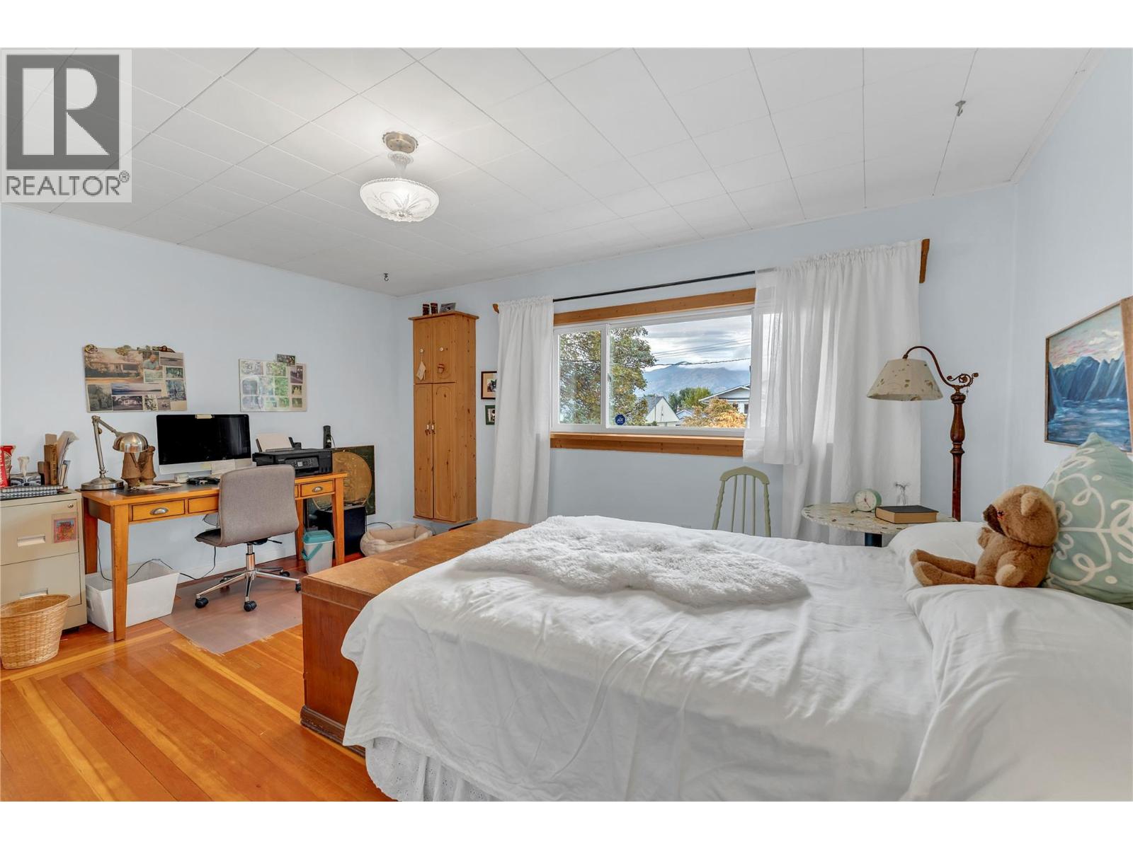 Picture for 956 Kilwinning  Street https://www.cirrealty.ca/reb/bc/8/10366698_19.jpg
