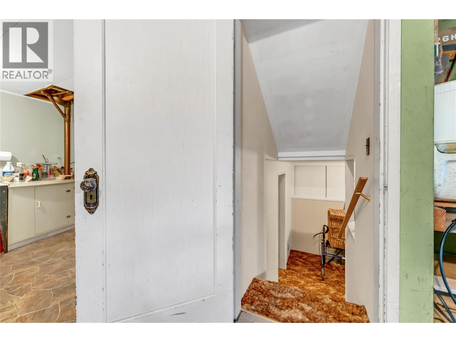 Picture for 956 Kilwinning  Street https://www.cirrealty.ca/reb/bc/8/10366698_21.jpg