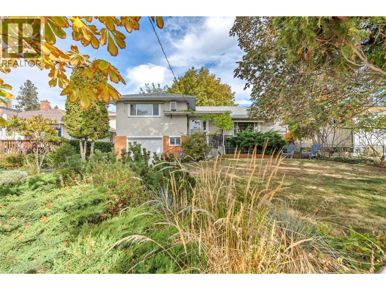 Picture for 956 Kilwinning  Street https://www.cirrealty.ca/reb/bc/8/10366698_25.jpg