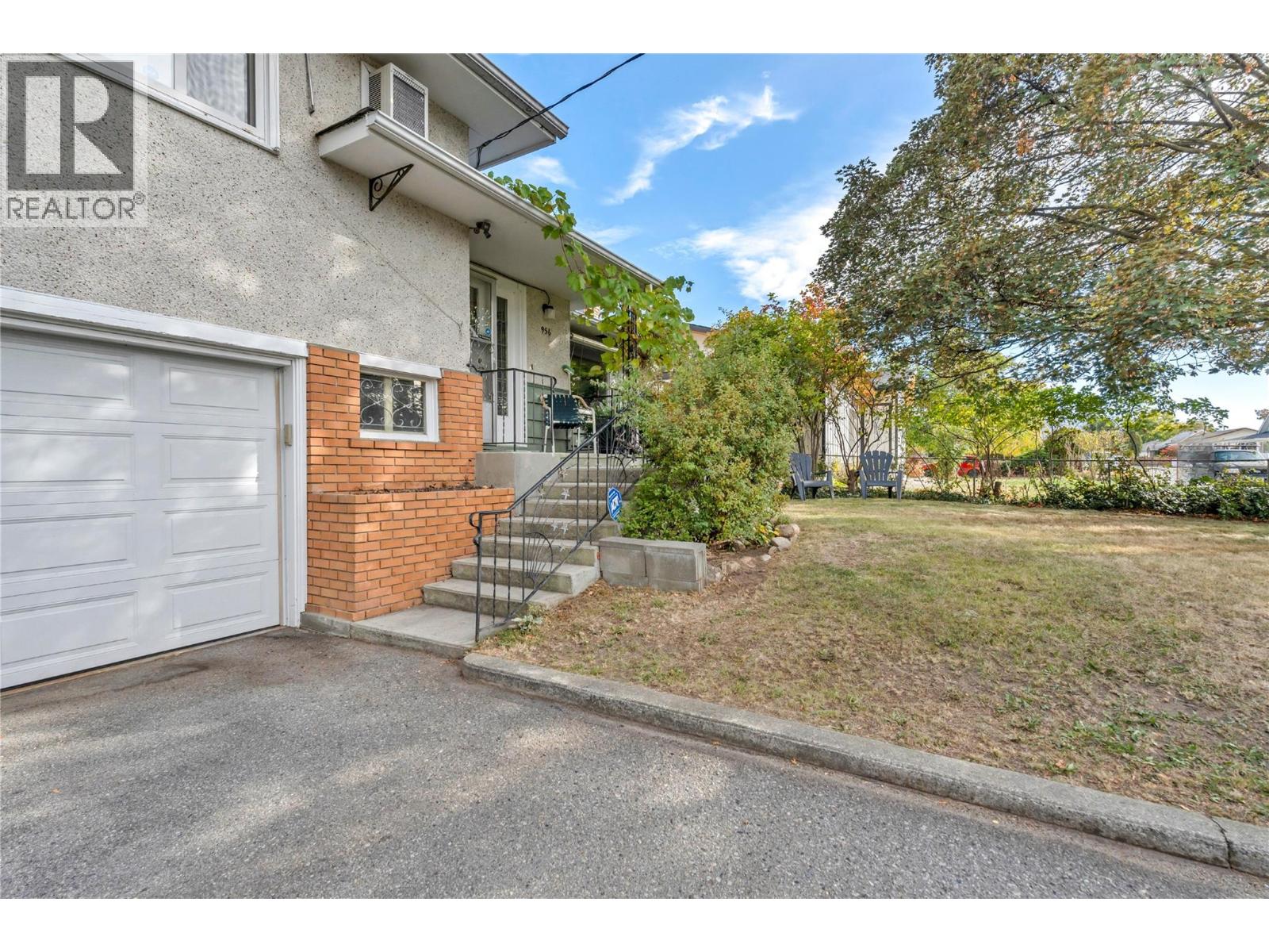 Picture for 956 Kilwinning  Street https://www.cirrealty.ca/reb/bc/8/10366698_26.jpg