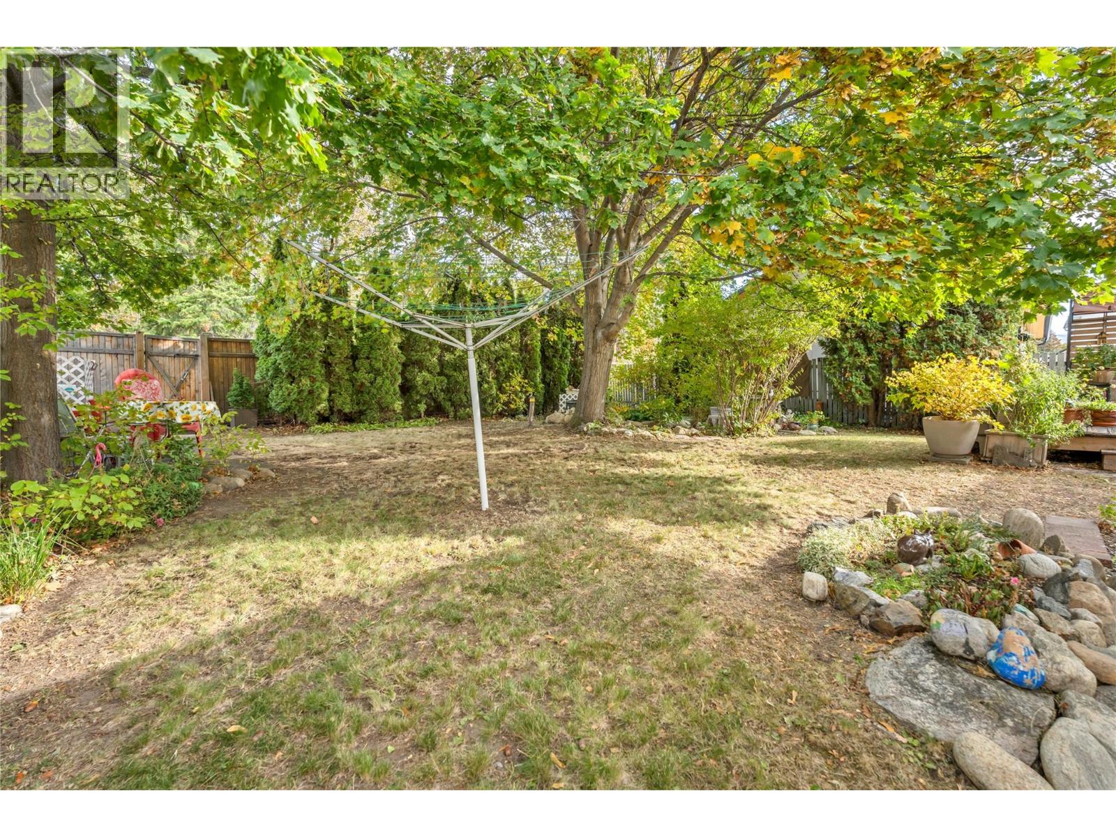 Picture for 956 Kilwinning  Street https://www.cirrealty.ca/reb/bc/8/10366698_29.jpg