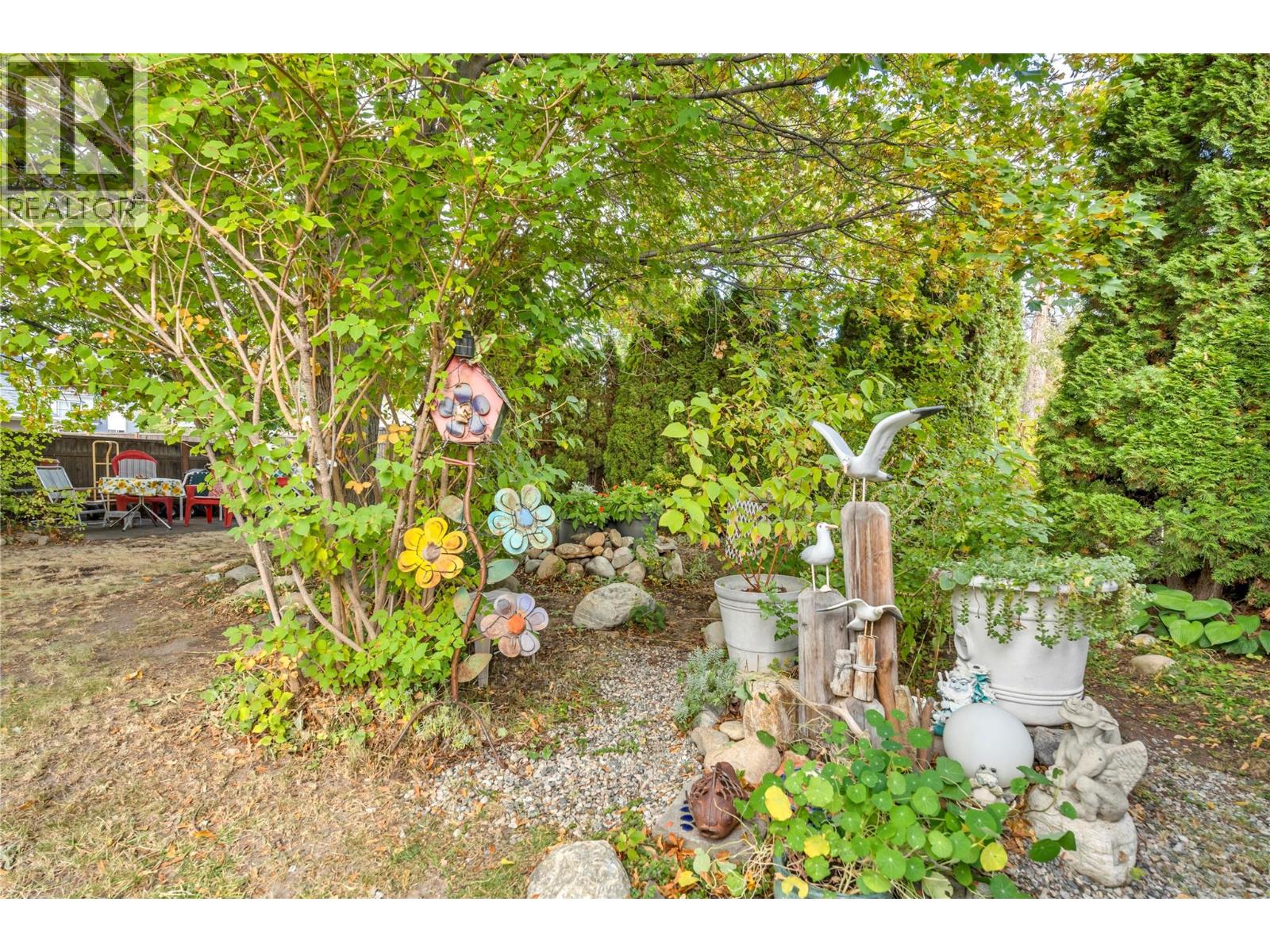 Picture for 956 Kilwinning  Street https://www.cirrealty.ca/reb/bc/8/10366698_32.jpg