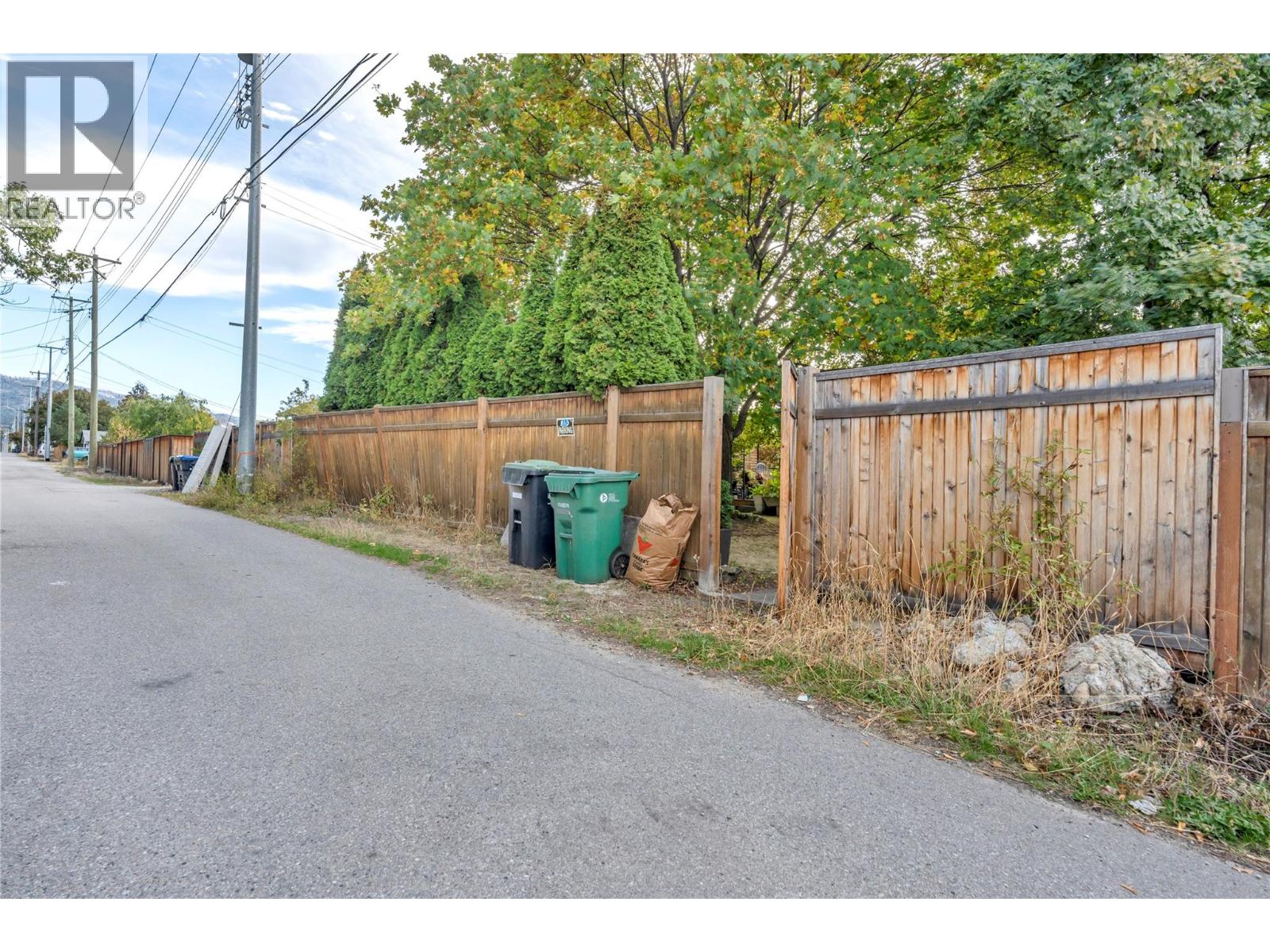 Picture for 956 Kilwinning  Street https://www.cirrealty.ca/reb/bc/8/10366698_33.jpg