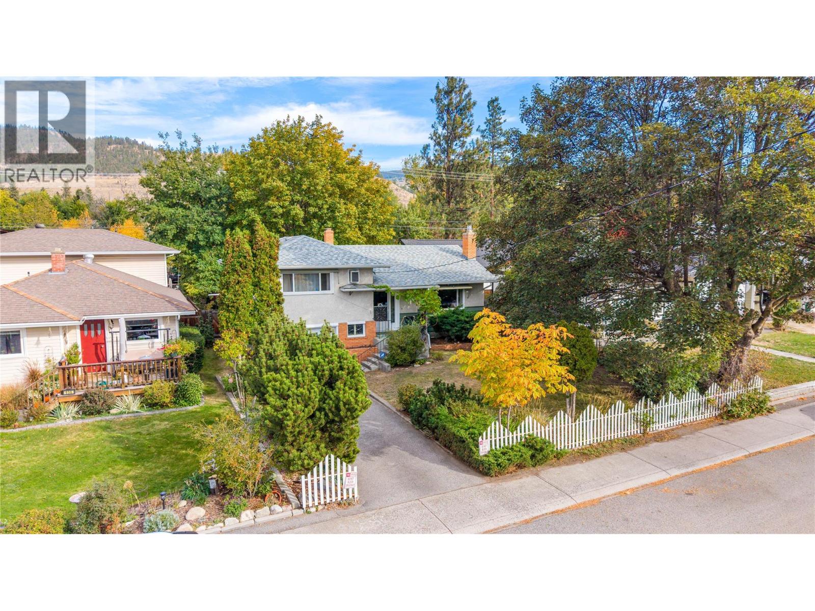 Picture for 956 Kilwinning  Street https://www.cirrealty.ca/reb/bc/8/10366698_46.jpg