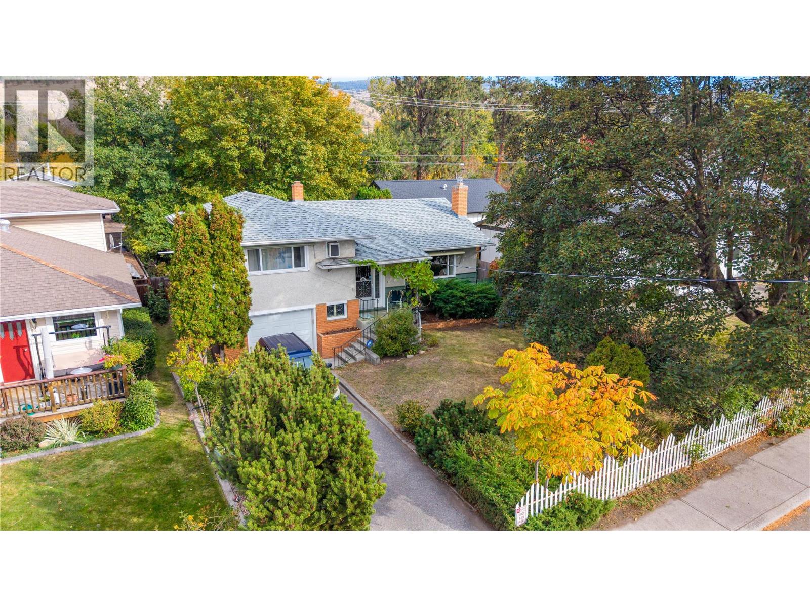 Picture for 956 Kilwinning  Street https://www.cirrealty.ca/reb/bc/8/10366698_47.jpg
