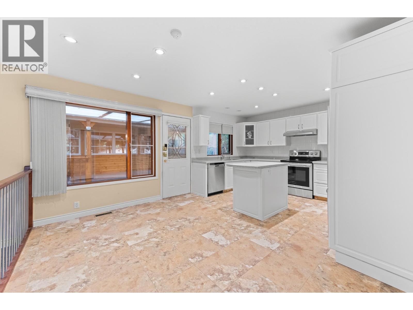 Picture for 1660 Sonora  Drive https://www.cirrealty.ca/reb/bc/8/10366718_14.jpg