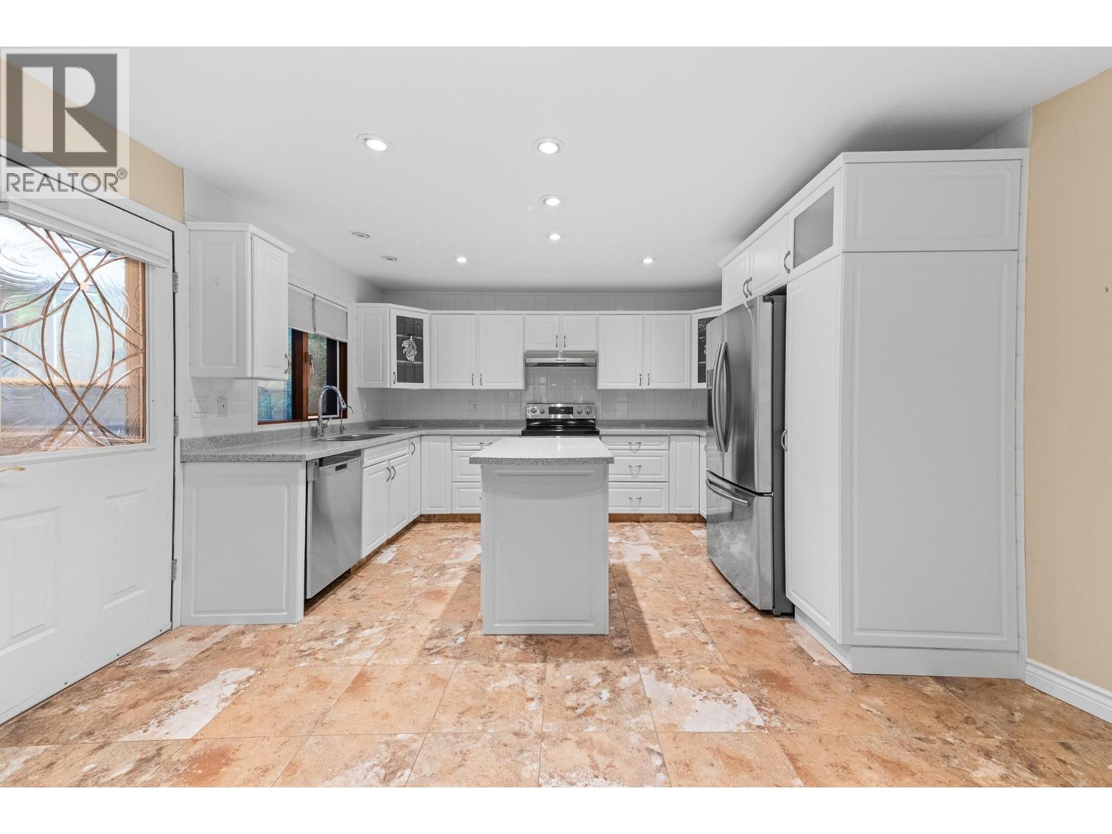 Picture for 1660 Sonora  Drive https://www.cirrealty.ca/reb/bc/8/10366718_15.jpg