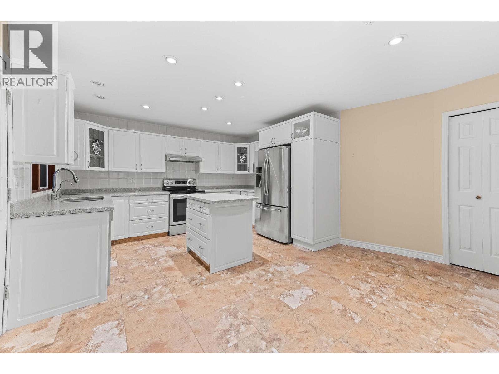 Picture for 1660 Sonora  Drive https://www.cirrealty.ca/reb/bc/8/10366718_16.jpg