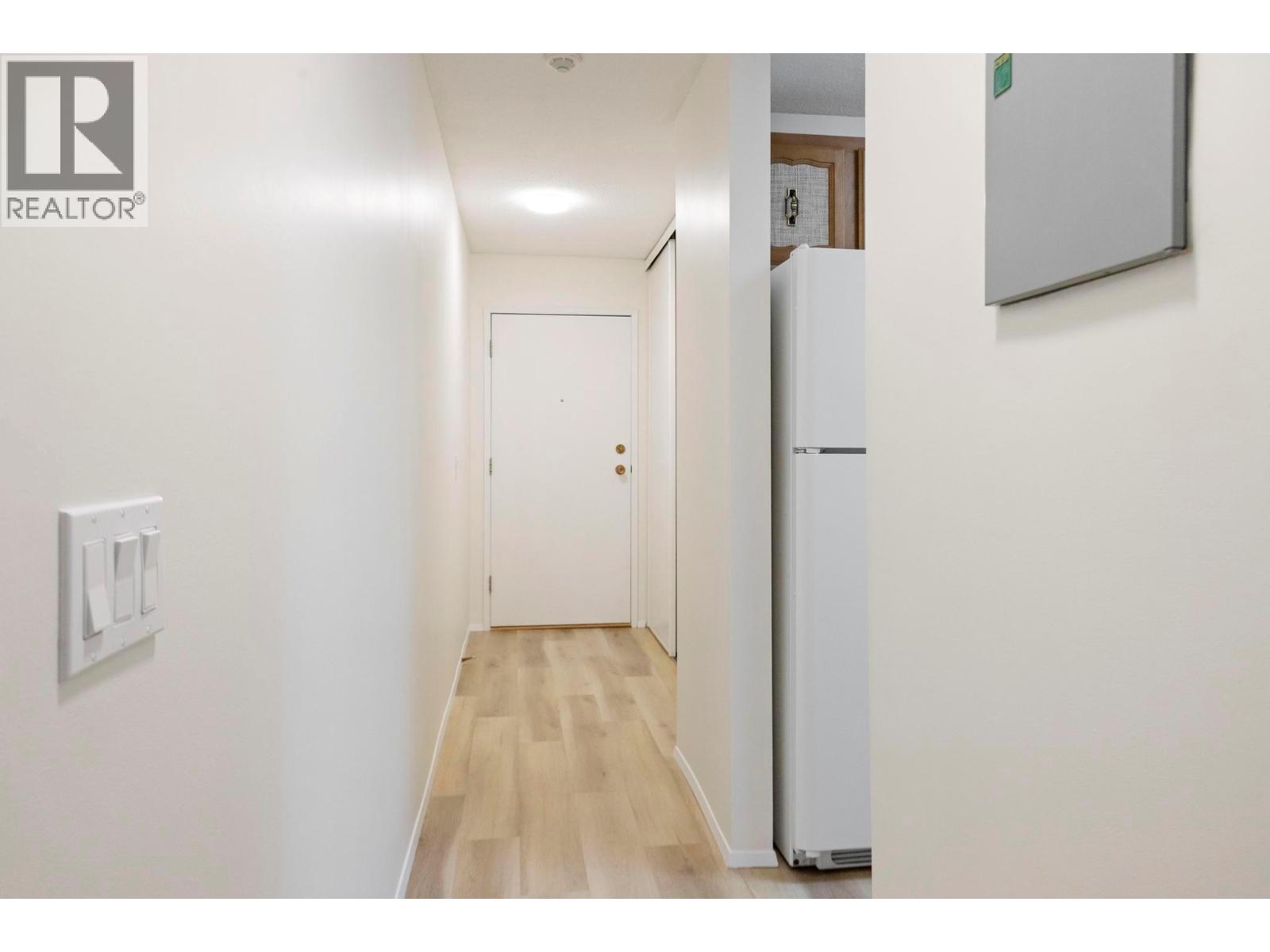 Picture for Unit #403, 555 Rowcliffe  Avenue https://www.cirrealty.ca/reb/bc/8/10366898_10.jpg