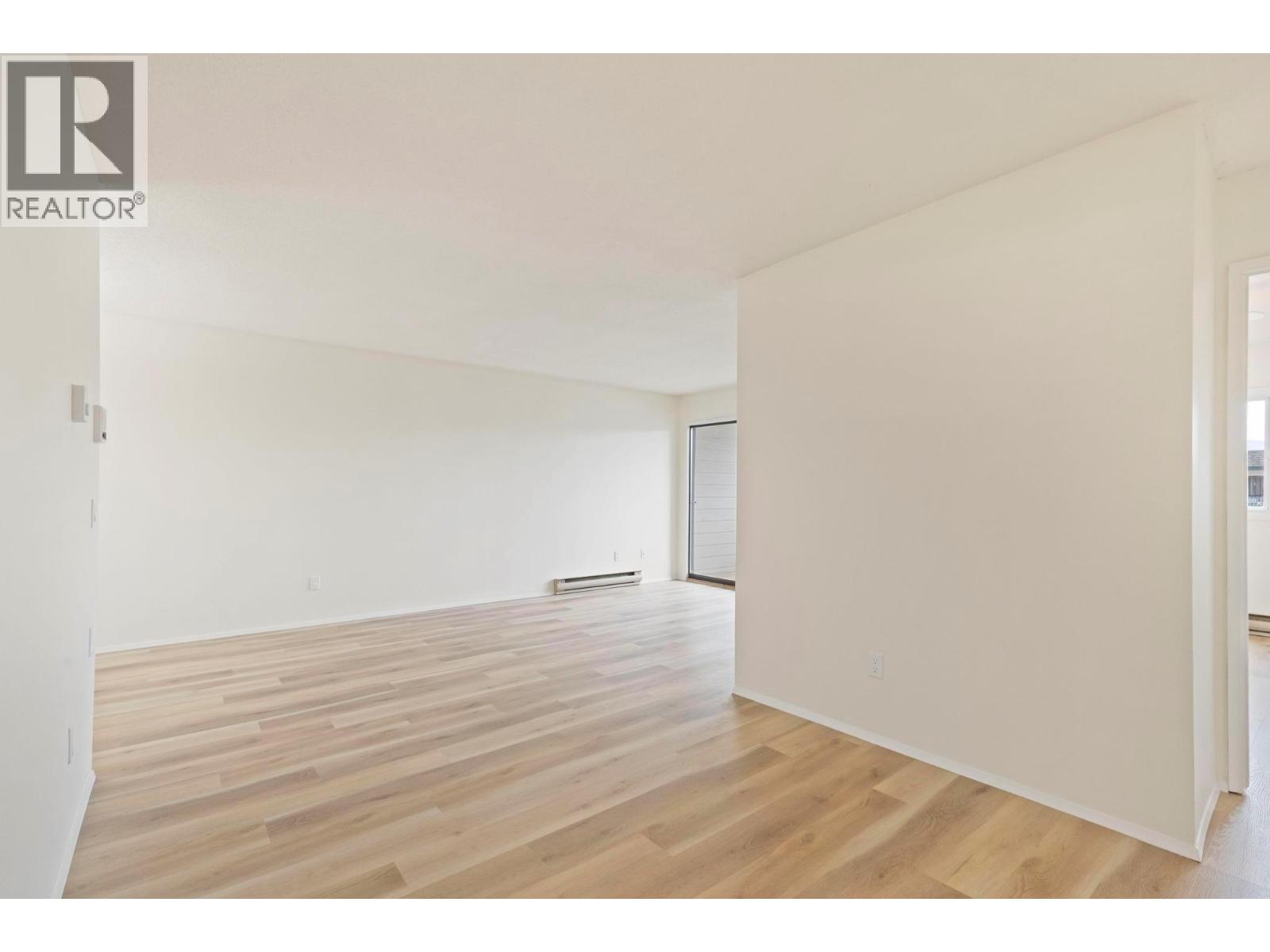 Picture for Unit #403, 555 Rowcliffe  Avenue https://www.cirrealty.ca/reb/bc/8/10366898_20.jpg