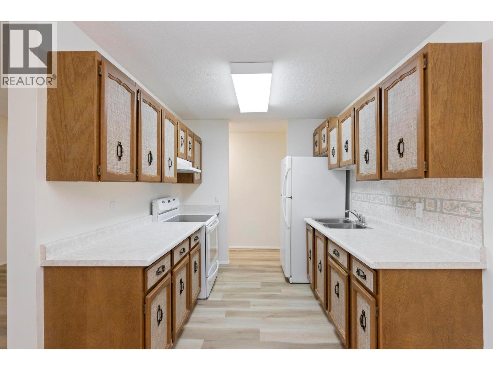 Picture for Unit #403, 555 Rowcliffe  Avenue https://www.cirrealty.ca/reb/bc/8/10366898_7.jpg