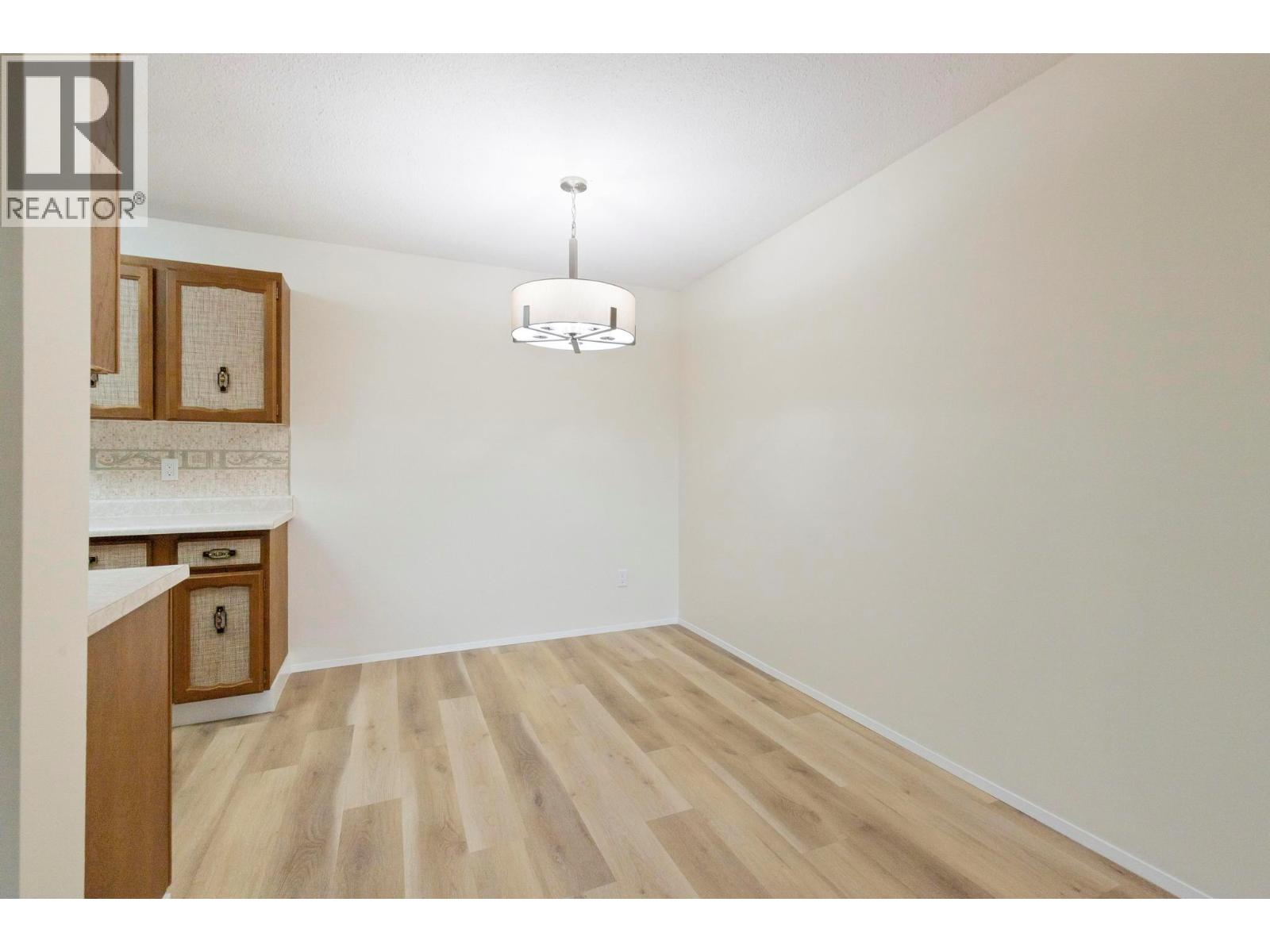 Picture for Unit #403, 555 Rowcliffe  Avenue https://www.cirrealty.ca/reb/bc/8/10366898_9.jpg