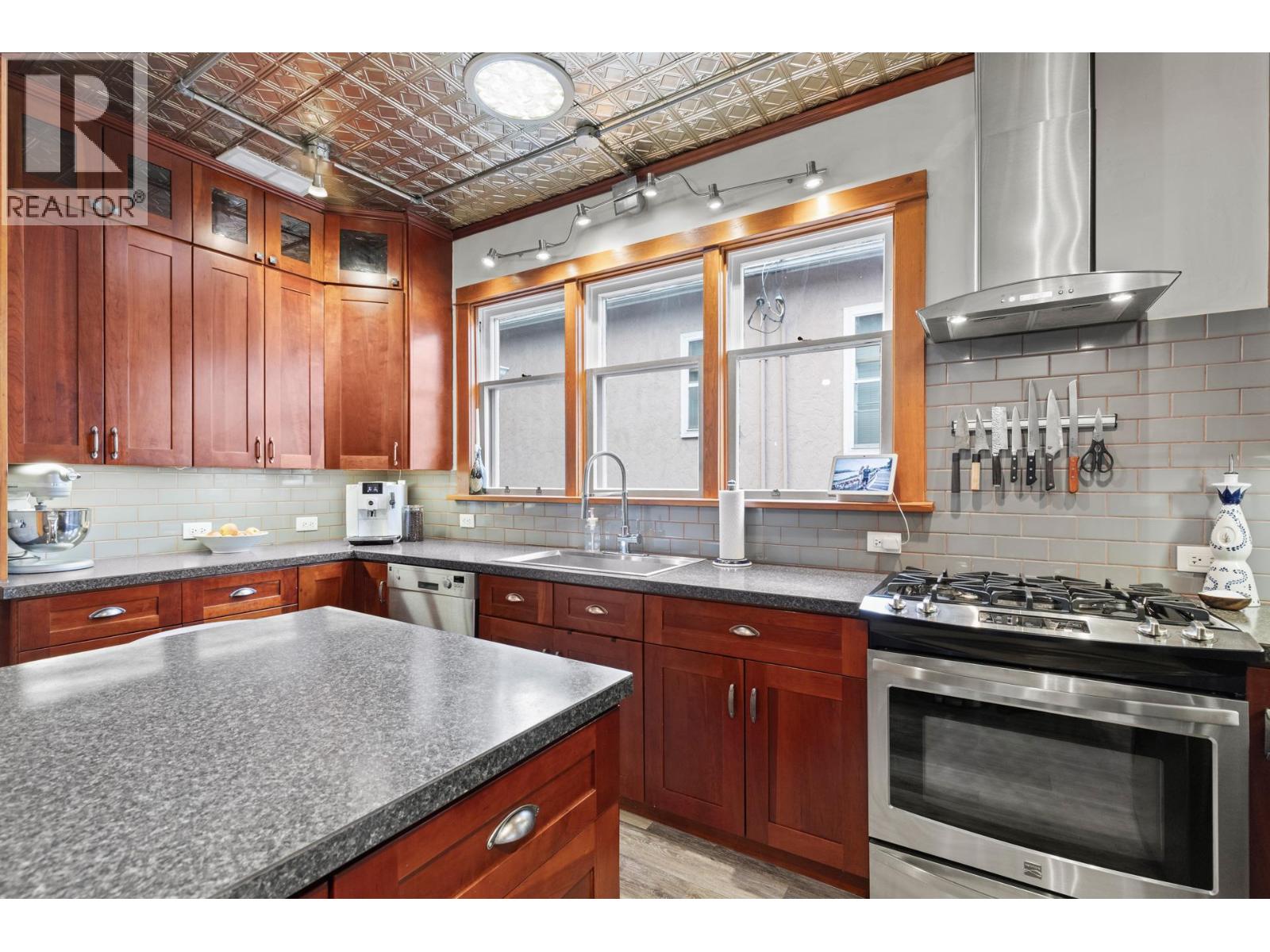 Picture for 784 Lawrence  Avenue https://www.cirrealty.ca/reb/bc/8/10366938_14.jpg