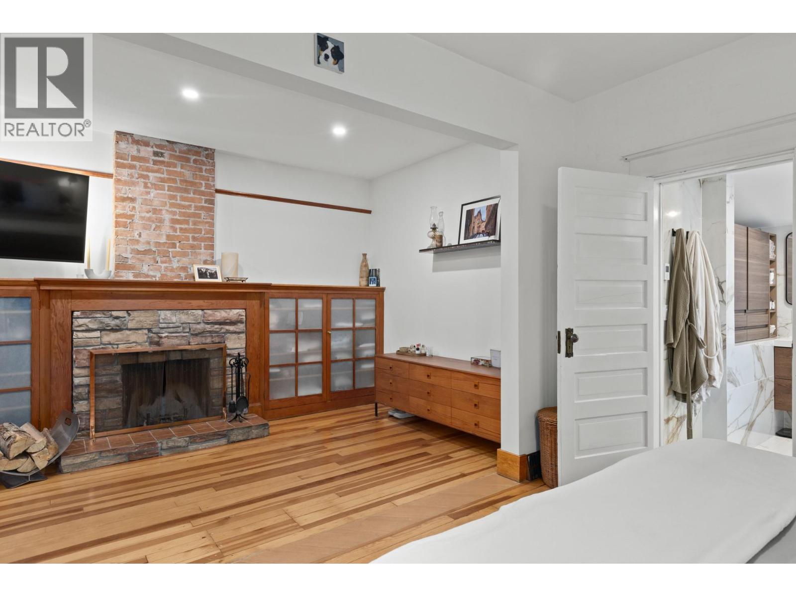 Picture for 784 Lawrence  Avenue https://www.cirrealty.ca/reb/bc/8/10366938_17.jpg