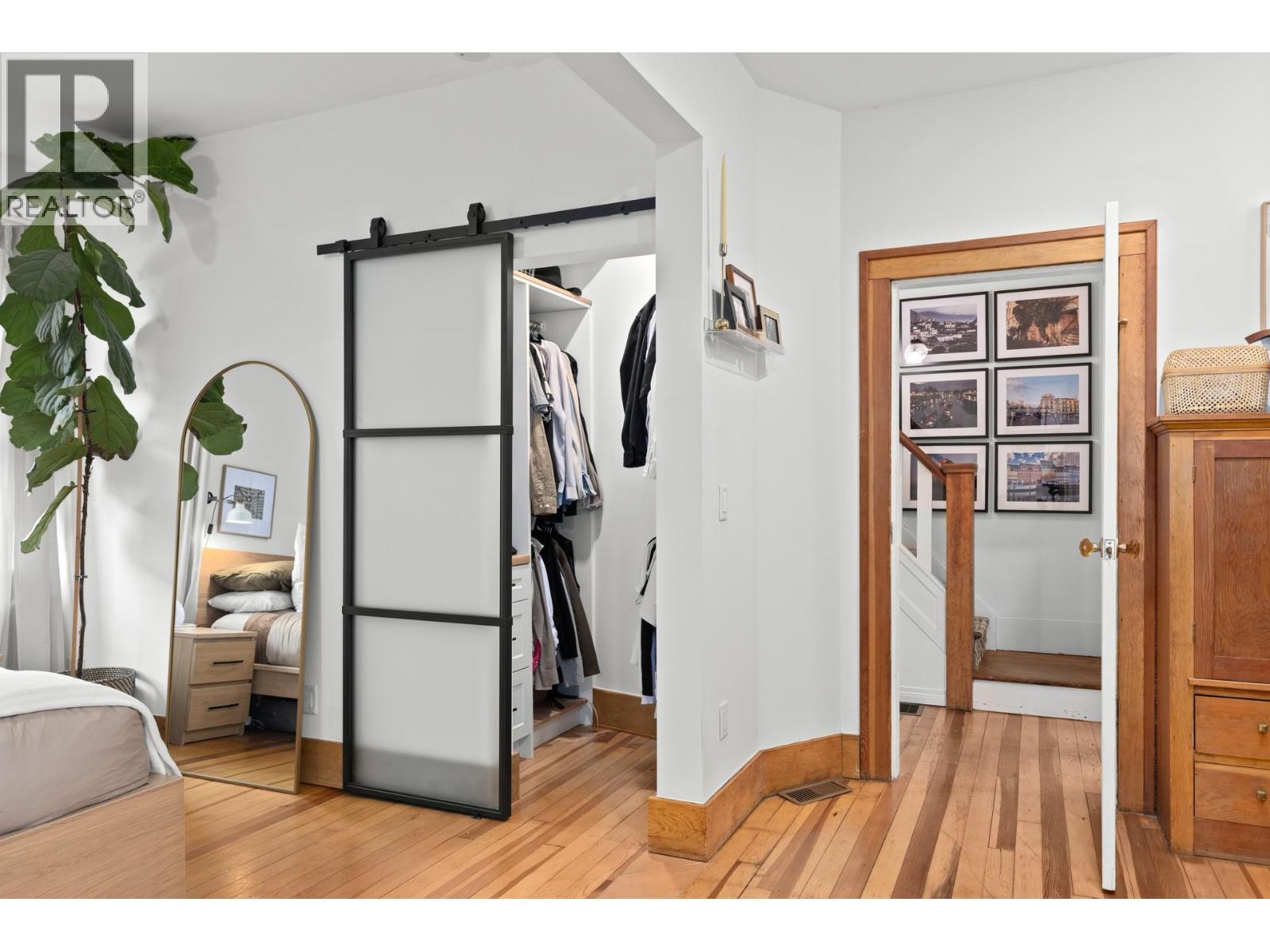 Picture for 784 Lawrence  Avenue https://www.cirrealty.ca/reb/bc/8/10366938_18.jpg