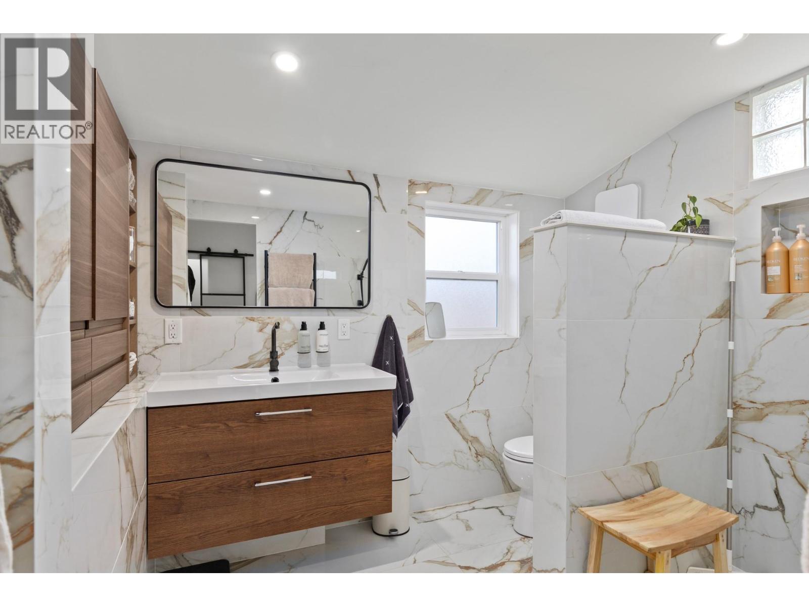 Picture for 784 Lawrence  Avenue https://www.cirrealty.ca/reb/bc/8/10366938_19.jpg