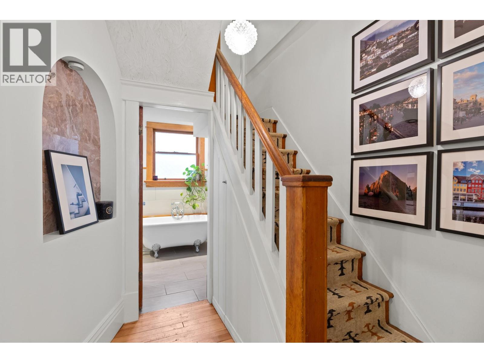 Picture for 784 Lawrence  Avenue https://www.cirrealty.ca/reb/bc/8/10366938_22.jpg