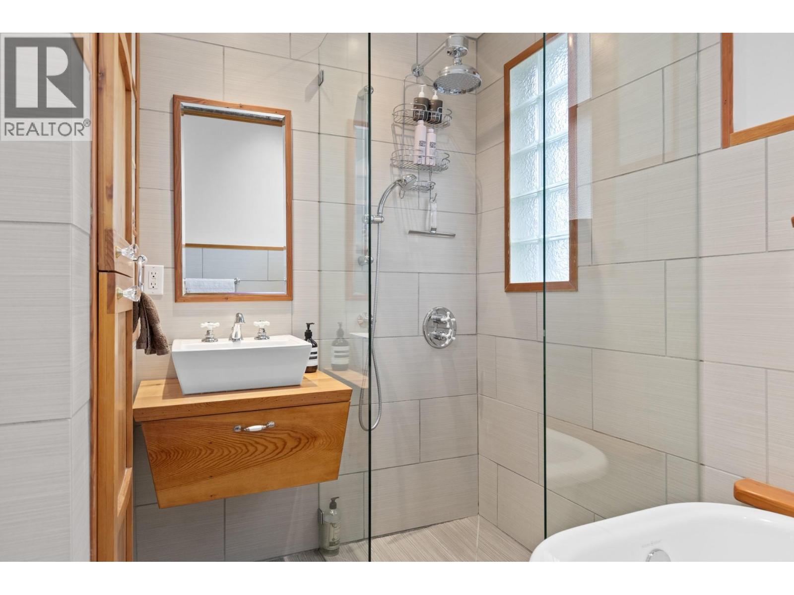 Picture for 784 Lawrence  Avenue https://www.cirrealty.ca/reb/bc/8/10366938_24.jpg