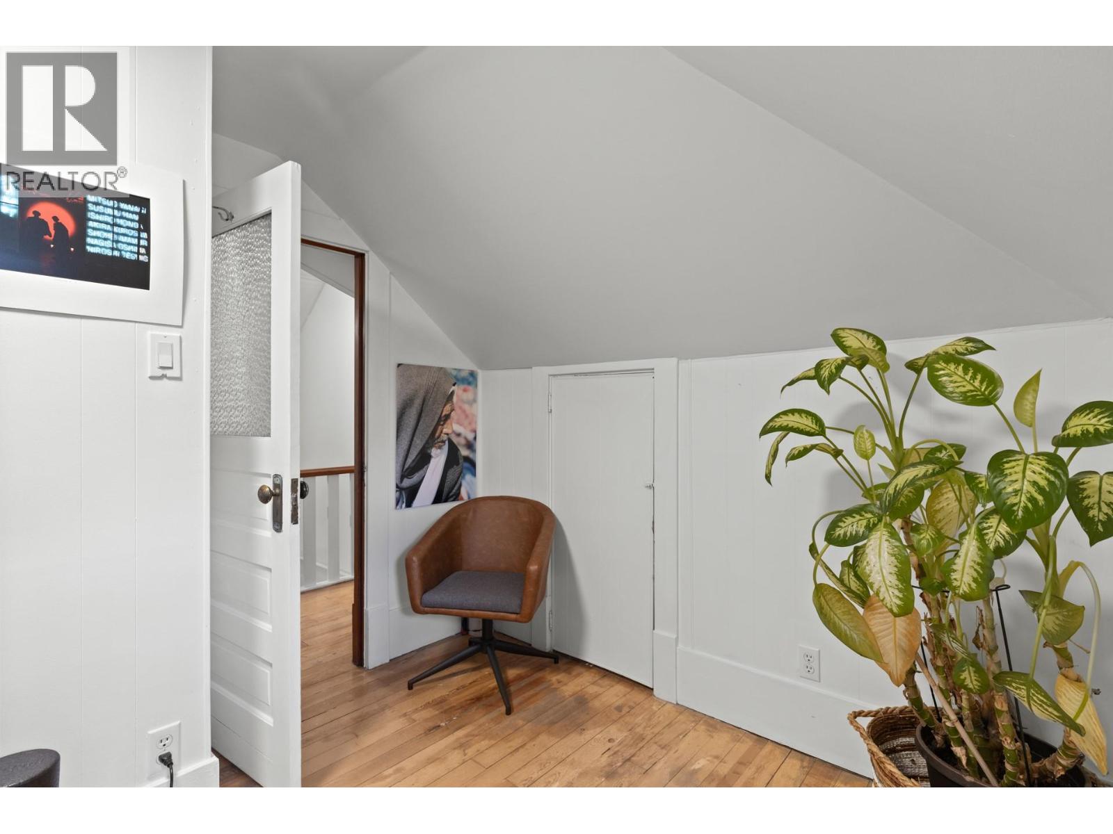 Picture for 784 Lawrence  Avenue https://www.cirrealty.ca/reb/bc/8/10366938_36.jpg