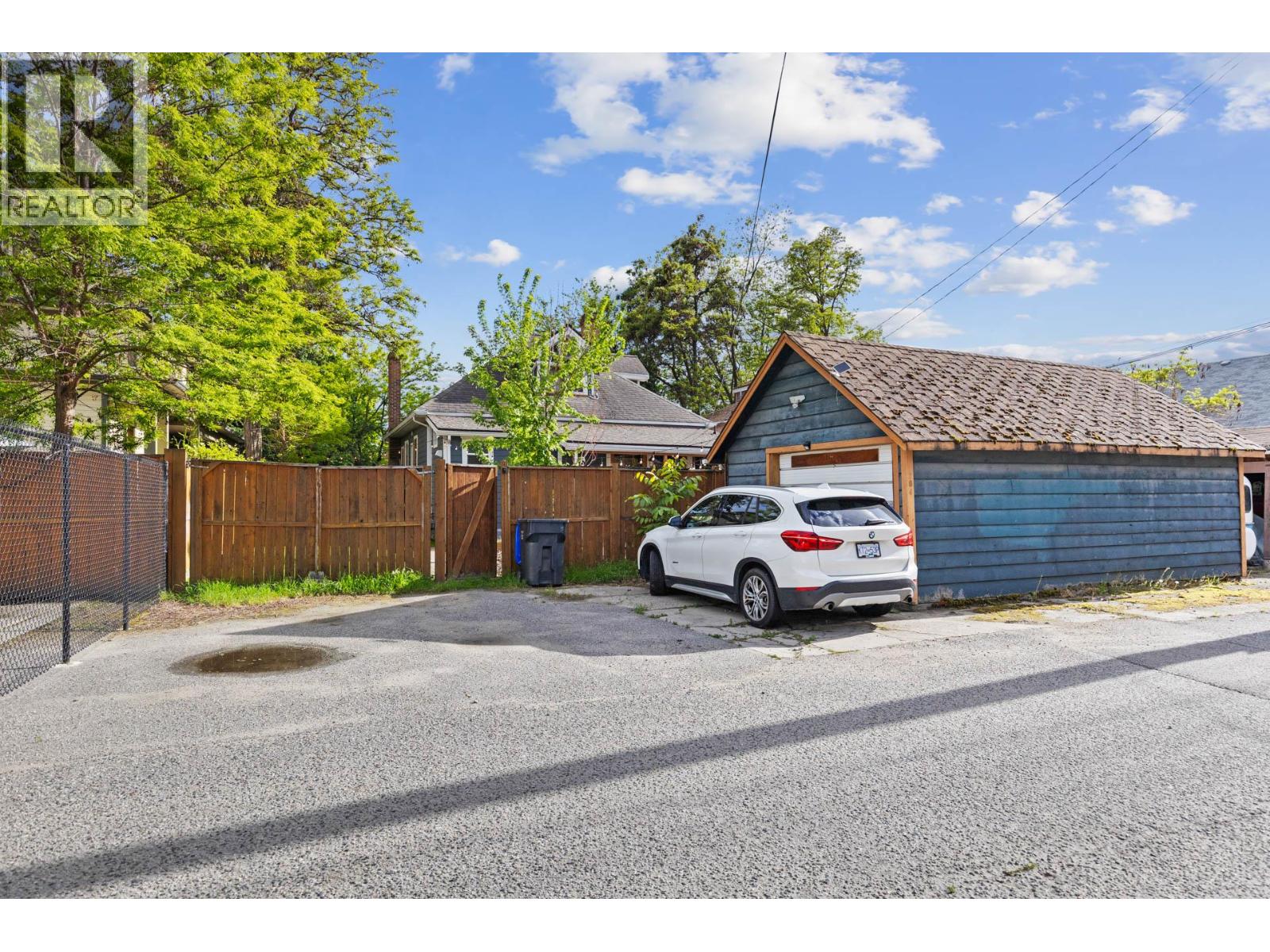 Picture for 784 Lawrence  Avenue https://www.cirrealty.ca/reb/bc/8/10366938_44.jpg