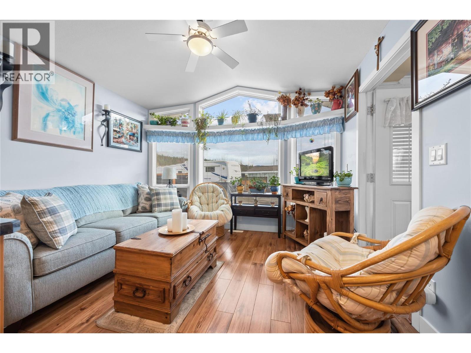 Picture for Unit #313, 415 Commonwealth  Road