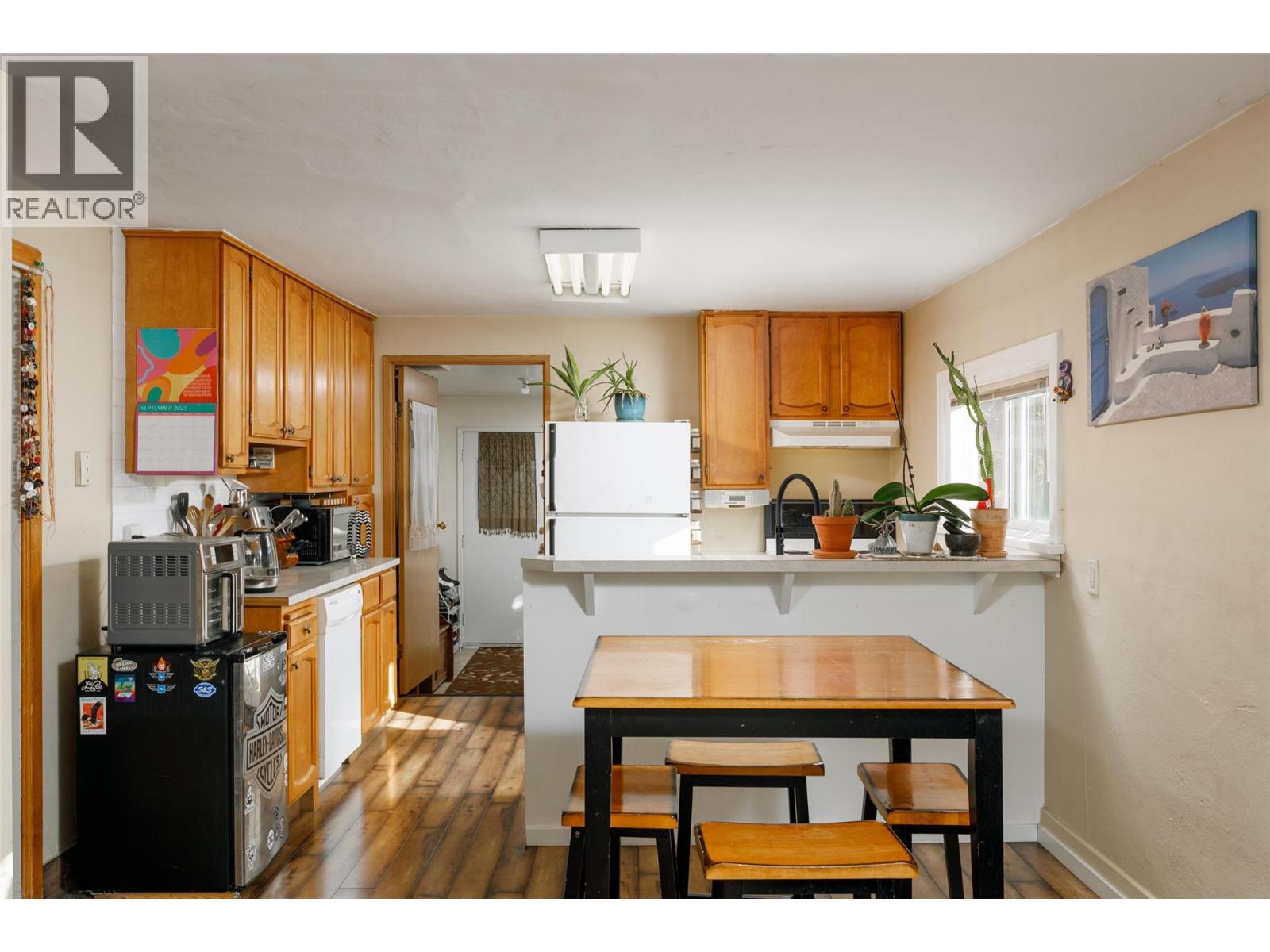 Picture for 858 Cawston  Avenue