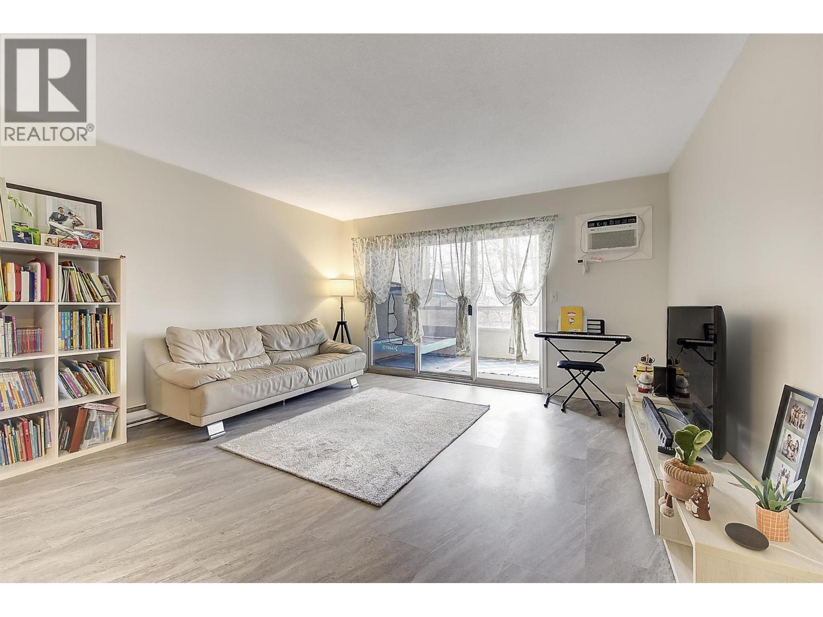 Picture for Unit #203, 1534 Lawrence  Avenue