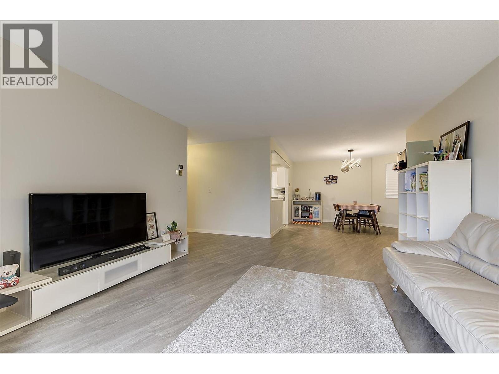 Picture for Unit #203, 1534 Lawrence  Avenue