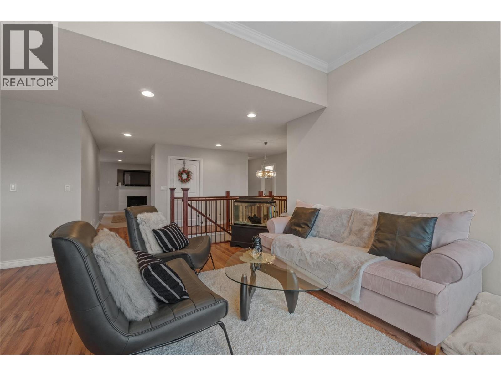 Picture for 2042 Moonbeam  Close