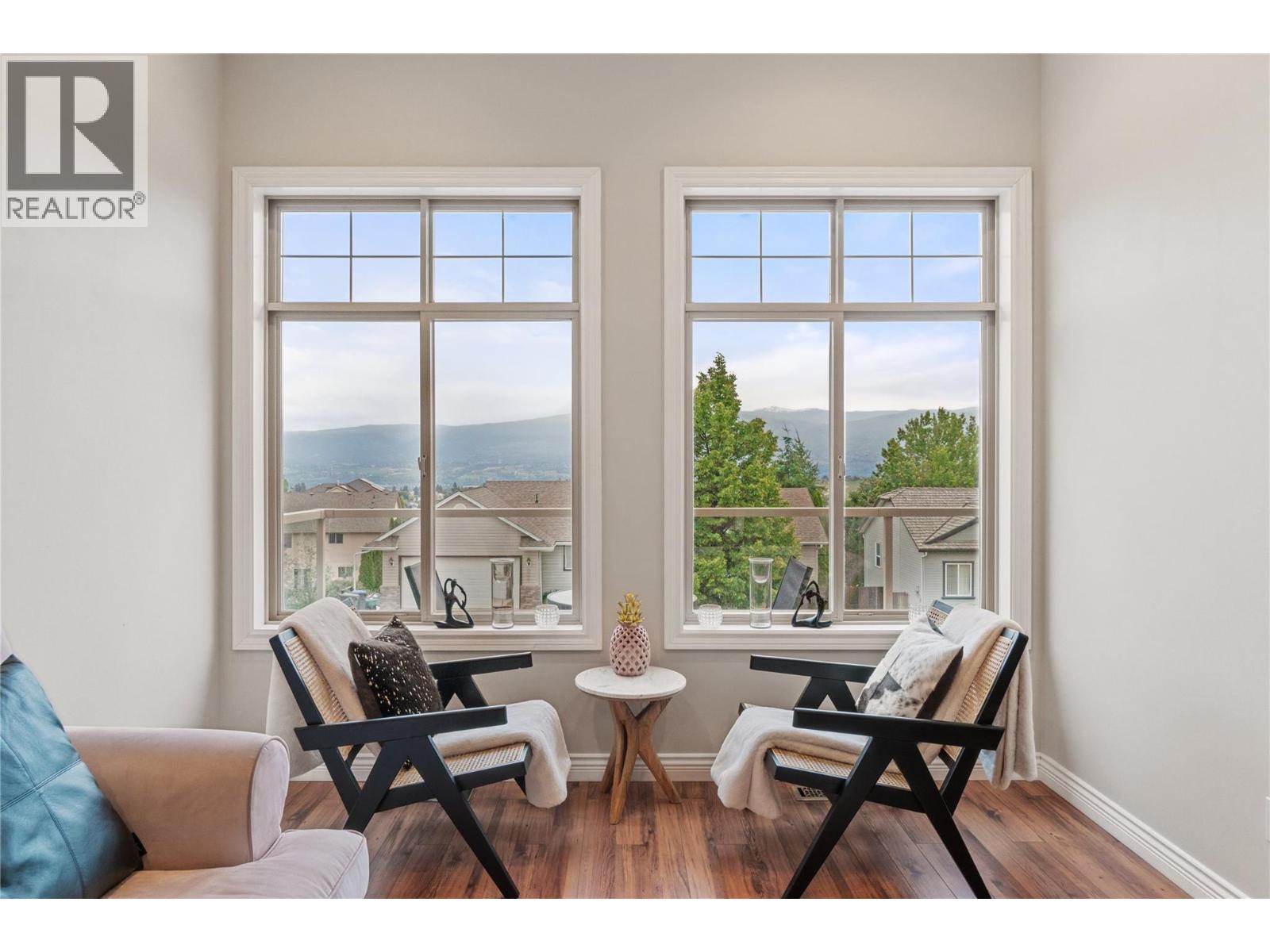 Picture for 2042 Moonbeam  Close