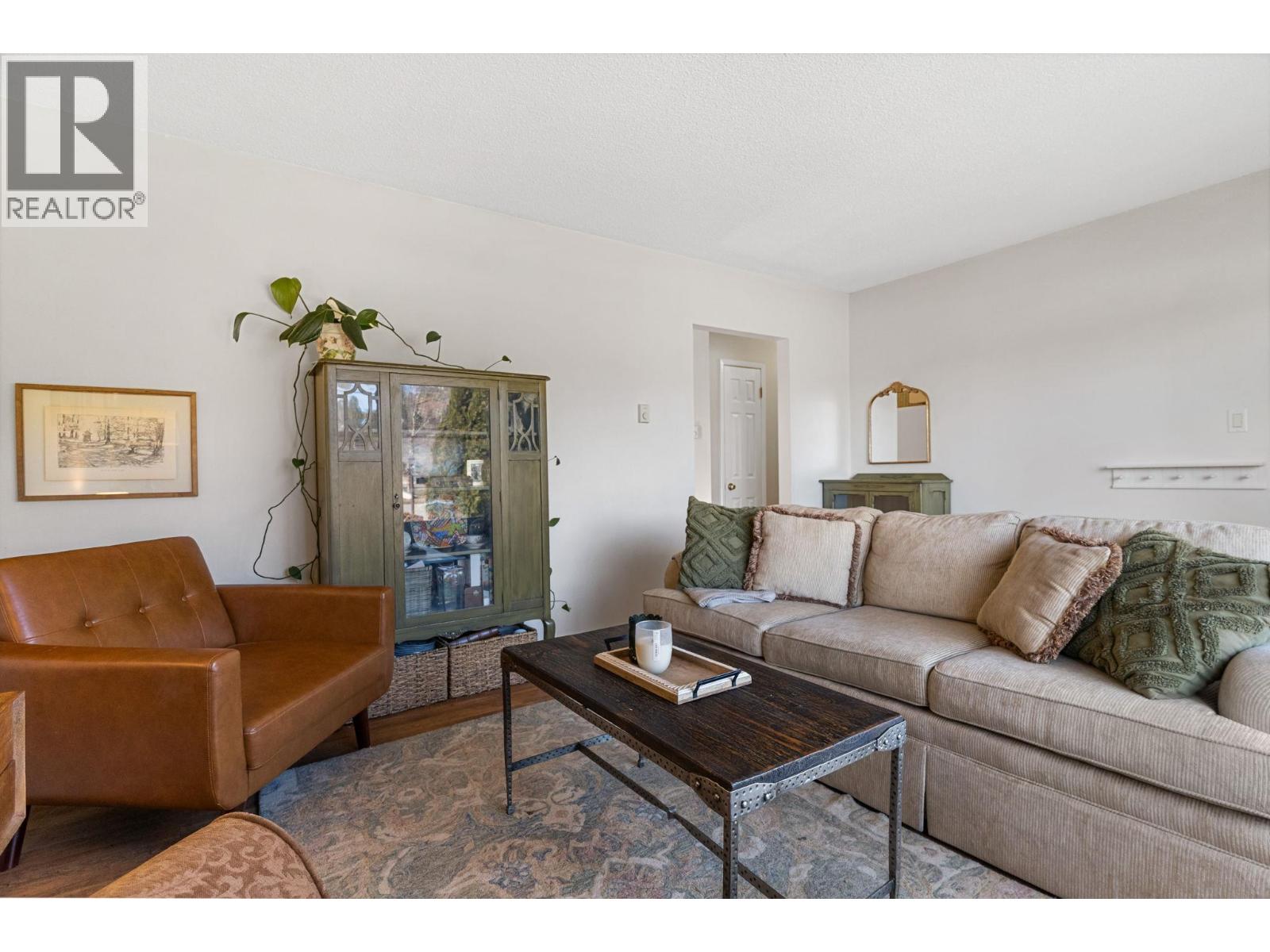 Picture for 594 Snowsell  StreetN