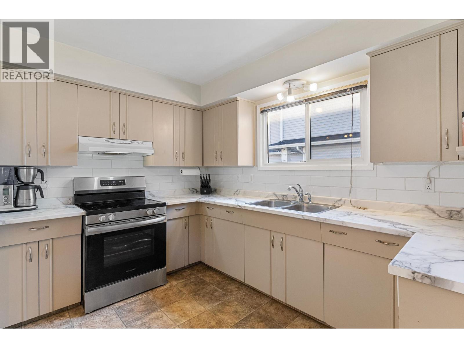 Picture for 594 Snowsell  StreetN