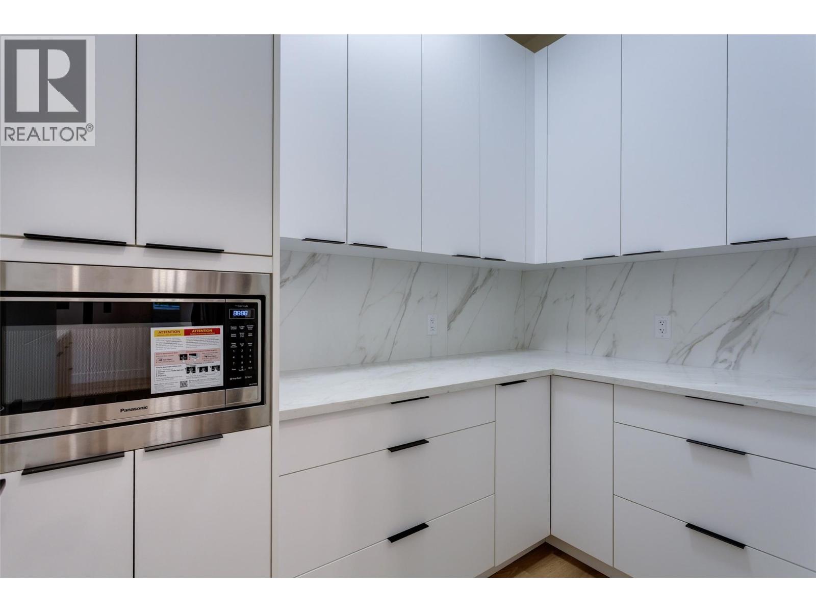 Picture for Unit #2, 970 Lawson  Avenue https://www.cirrealty.ca/reb/bc/9/10358919_15.jpg