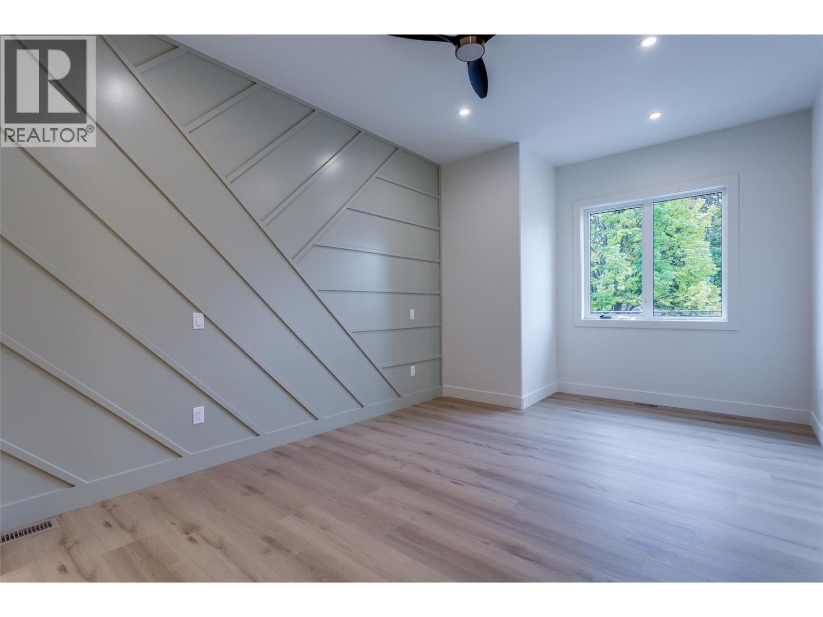 Picture for Unit #2, 970 Lawson  Avenue https://www.cirrealty.ca/reb/bc/9/10358919_16.jpg