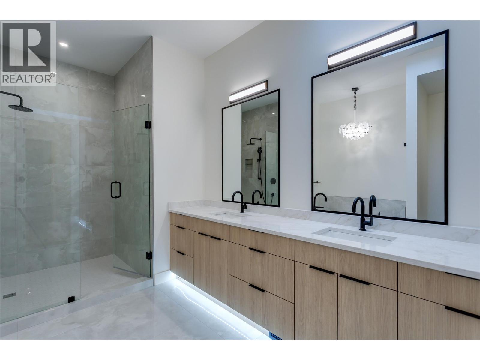 Picture for Unit #2, 970 Lawson  Avenue https://www.cirrealty.ca/reb/bc/9/10358919_17.jpg