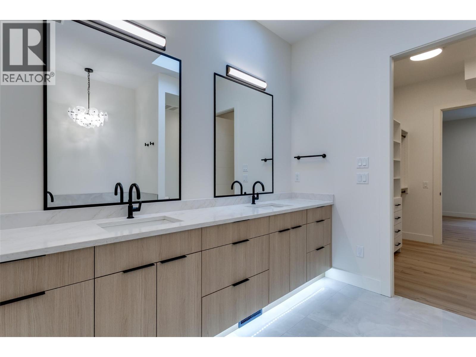 Picture for Unit #2, 970 Lawson  Avenue https://www.cirrealty.ca/reb/bc/9/10358919_19.jpg