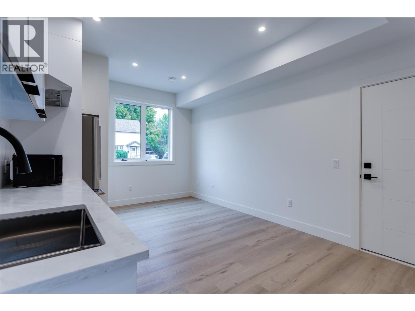 Picture for Unit #2, 970 Lawson  Avenue https://www.cirrealty.ca/reb/bc/9/10358919_29.jpg