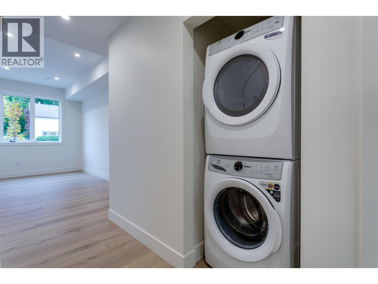 Picture for Unit #2, 970 Lawson  Avenue https://www.cirrealty.ca/reb/bc/9/10358919_30.jpg