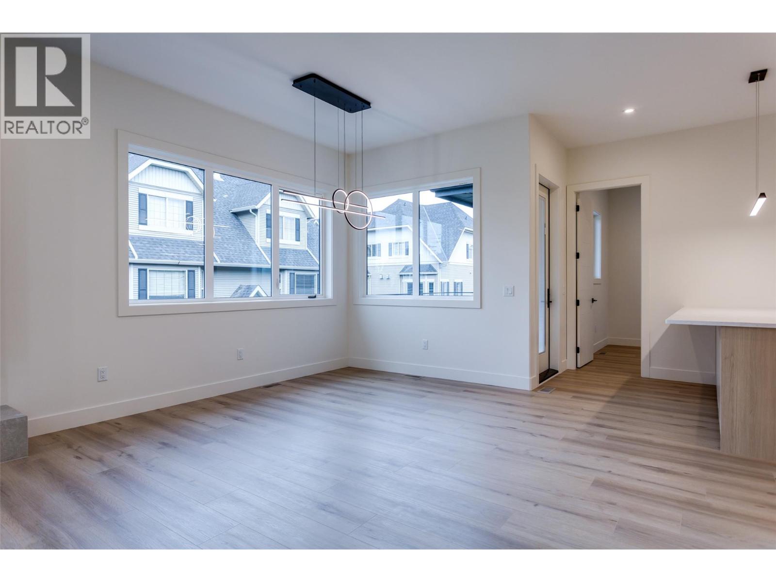 Picture for Unit #2, 970 Lawson  Avenue https://www.cirrealty.ca/reb/bc/9/10358919_9.jpg