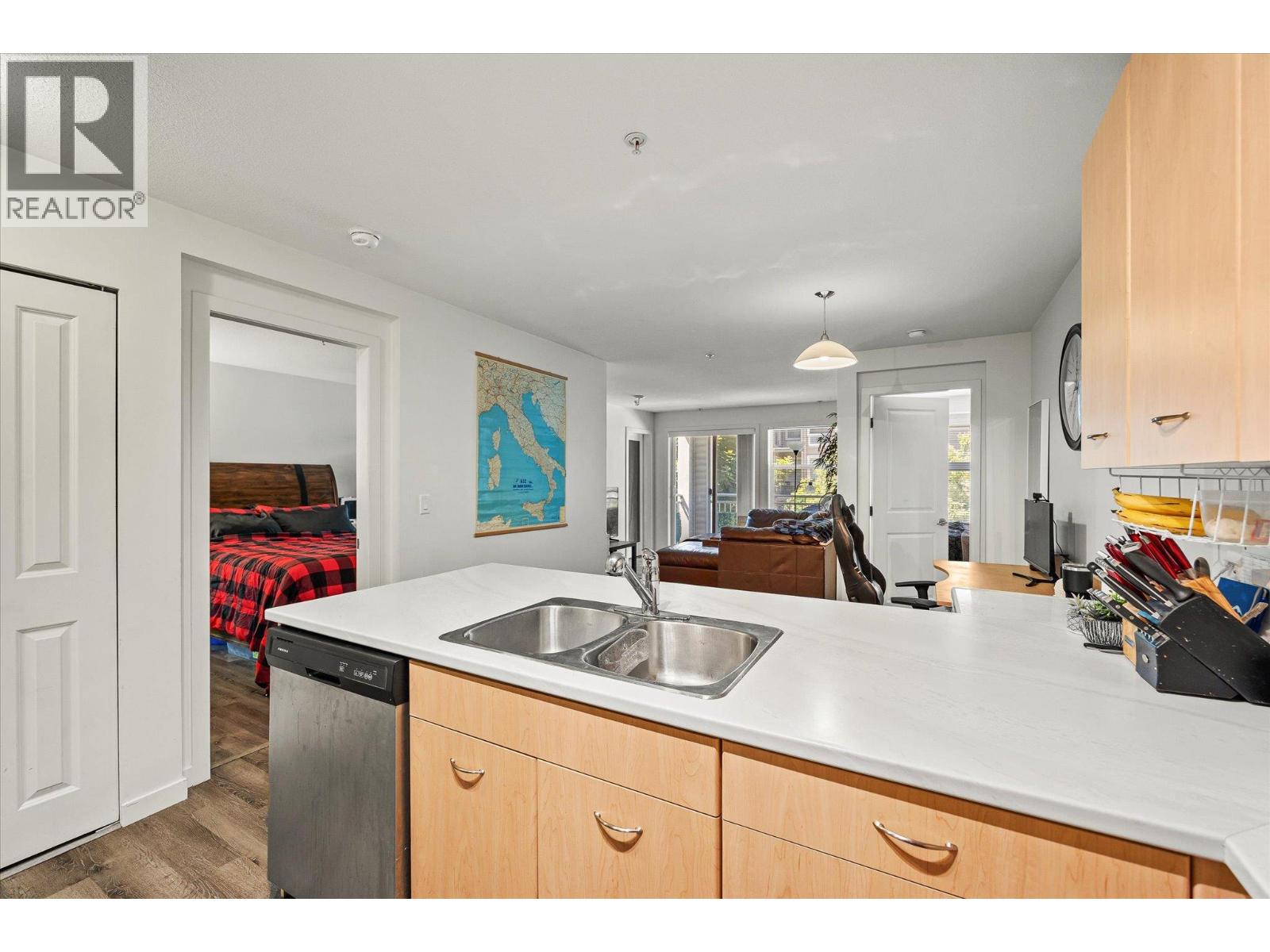 Picture for Unit #215, 539 Yates  Road https://www.cirrealty.ca/reb/bc/9/10363469_10.jpg