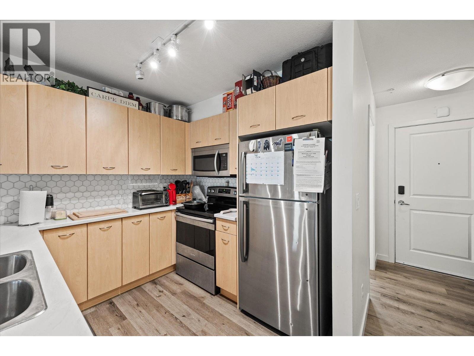 Picture for Unit #215, 539 Yates  Road https://www.cirrealty.ca/reb/bc/9/10363469_7.jpg