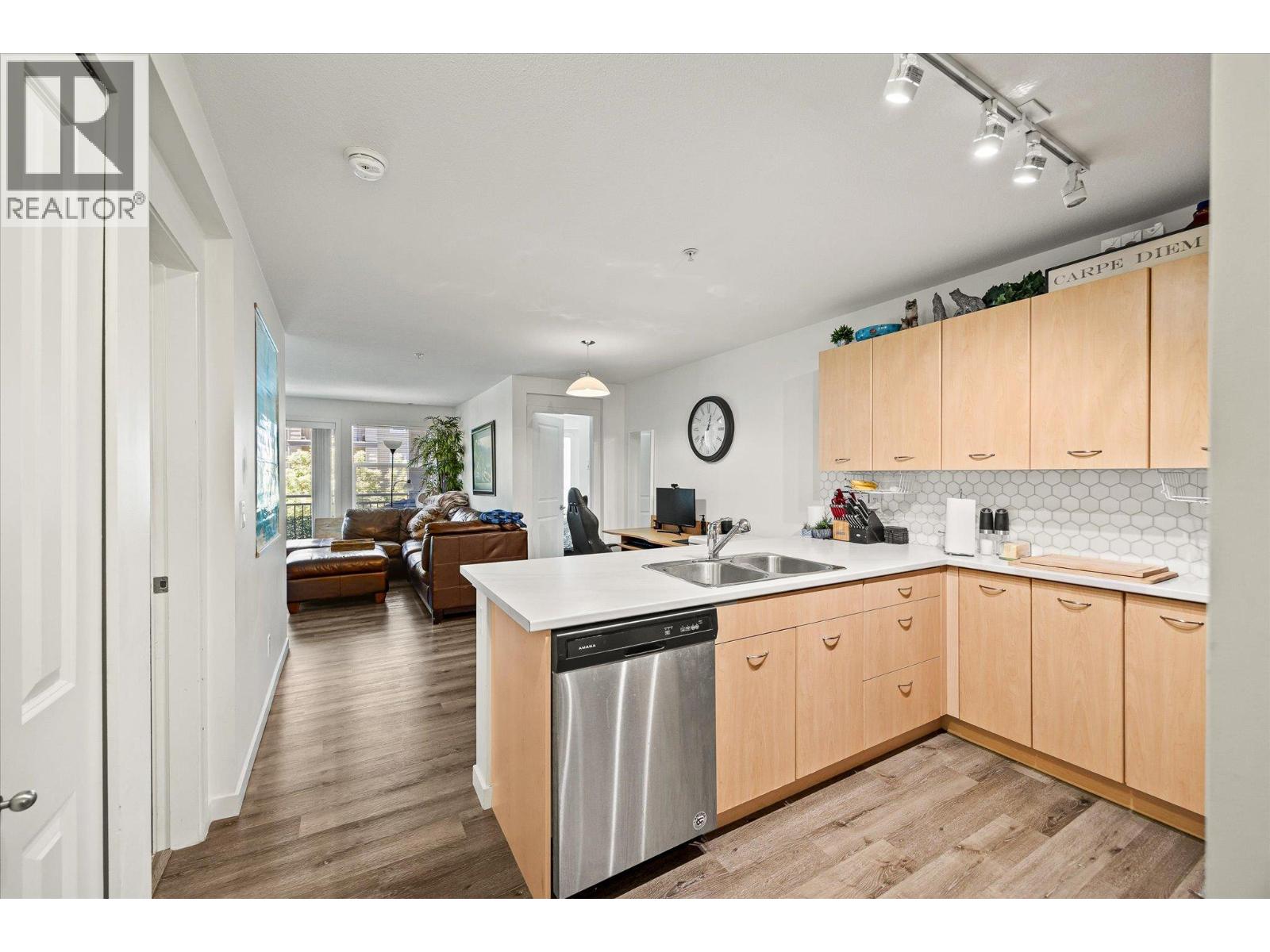 Picture for Unit #215, 539 Yates  Road https://www.cirrealty.ca/reb/bc/9/10363469_9.jpg