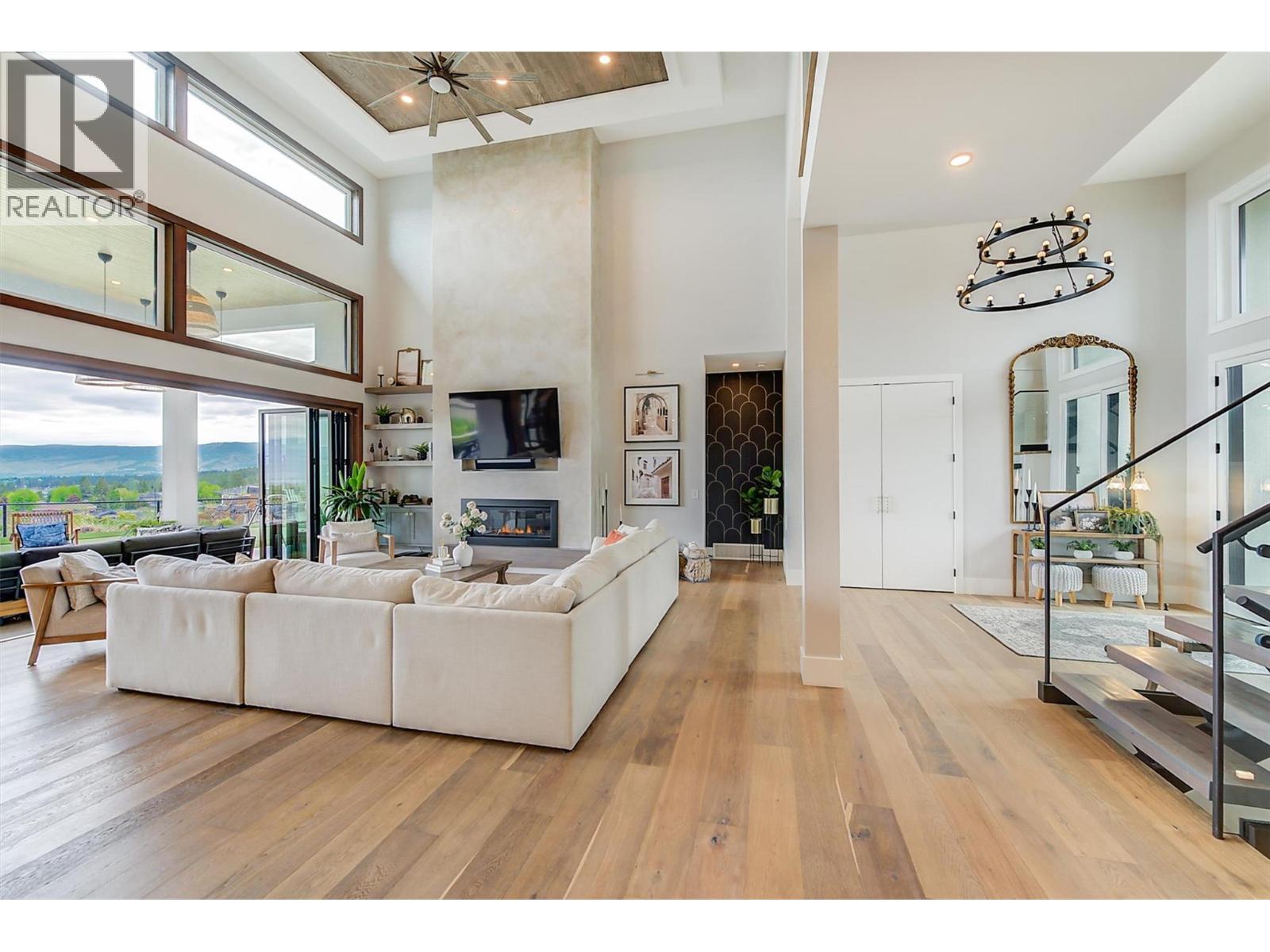 Picture for 1612 Vincent  Place https://www.cirrealty.ca/reb/bc/9/10363669_16.jpg