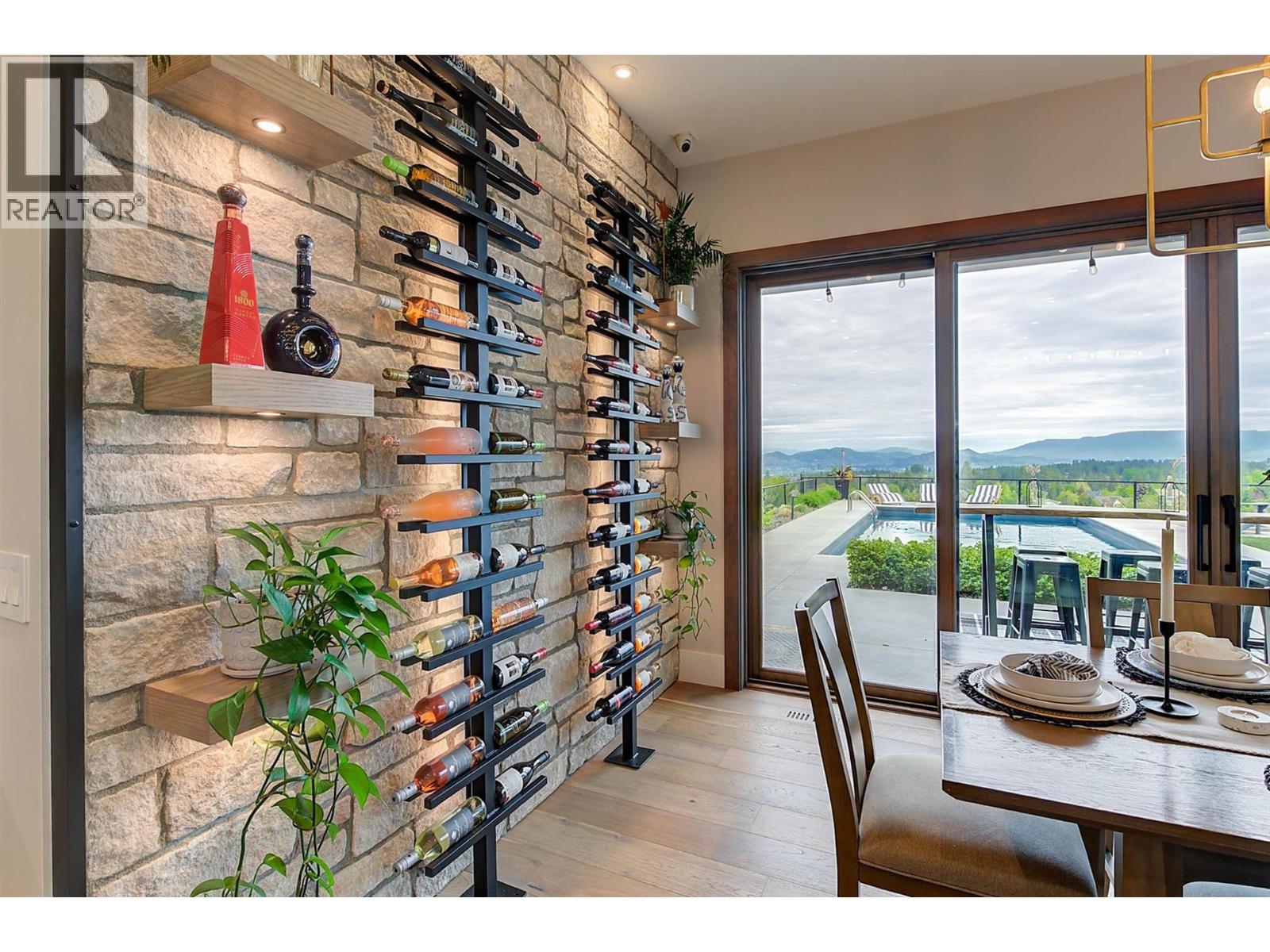 Picture for 1612 Vincent  Place https://www.cirrealty.ca/reb/bc/9/10363669_19.jpg