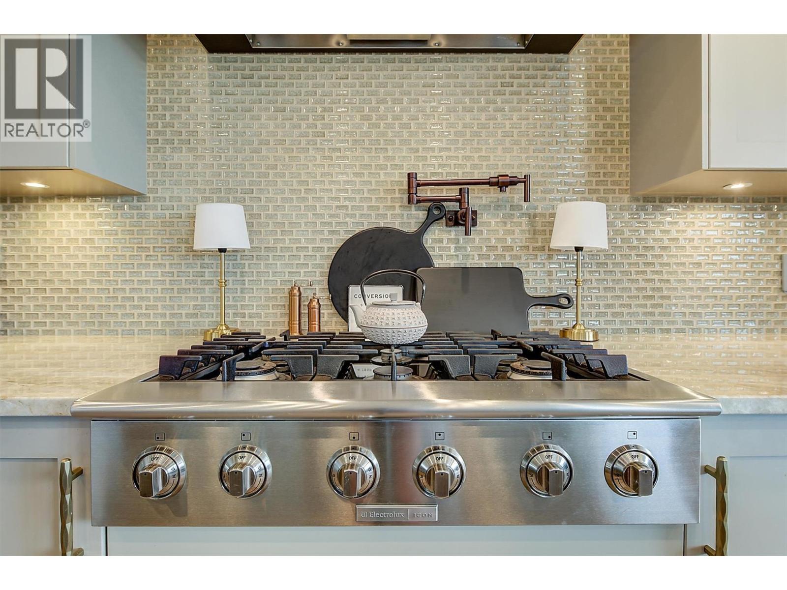 Picture for 1612 Vincent  Place https://www.cirrealty.ca/reb/bc/9/10363669_27.jpg